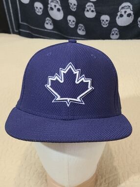New Era Toronto Bluejays MLB baseball embroidered Maple Leaf fitted size 7 1/8